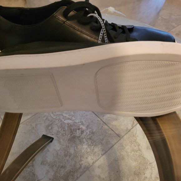 Black Kenneth Cole casual men's sneaker. - Picture 2 of 5